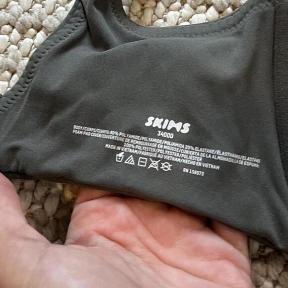 SOLD Skims Fits Everybody T-shirt Bra - Picture 2 of 2